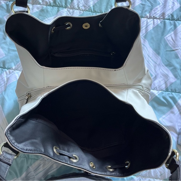 Liz Claiborne black & white Purse. - Picture 3 of 10
